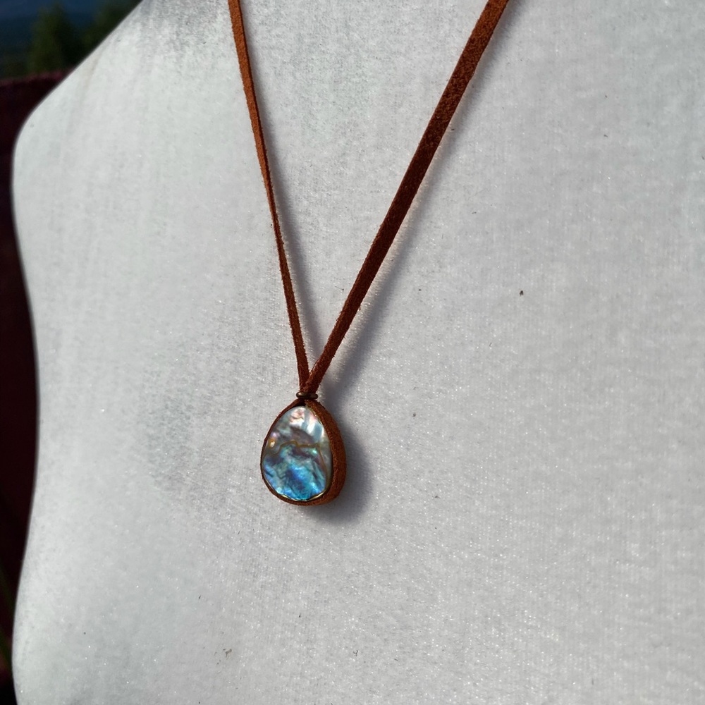 Hand Crafted Abalone Shell necklace - Picture 3 of 3
